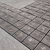 Formatplatten - Belgisch Granit, Verlegebeispiel, Terrasse: Belgisch Granit Pflaster 10 x 10 cm geschlagen und gesägt und 40 x 40 cm Platten geflammt.