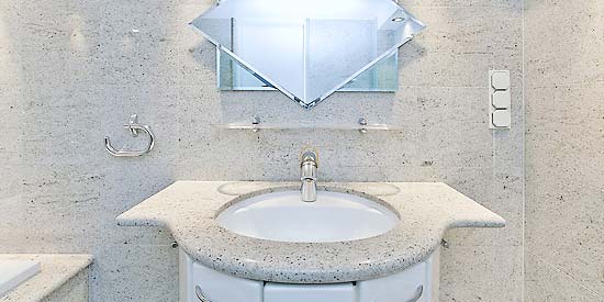 Neugestaltung eines Badezimmers in Granit.