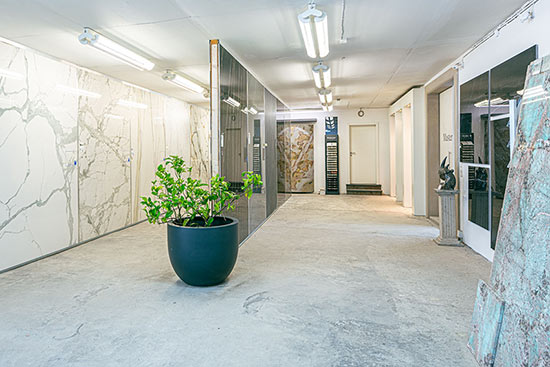 Impressionen aus unserer FLORIM stone Keramik Ausstellung, hier u. a. mit den Materialien: „Marble White“ und „Statuario“, zwei wunderschöne Anmutungen von hellem Marmor.